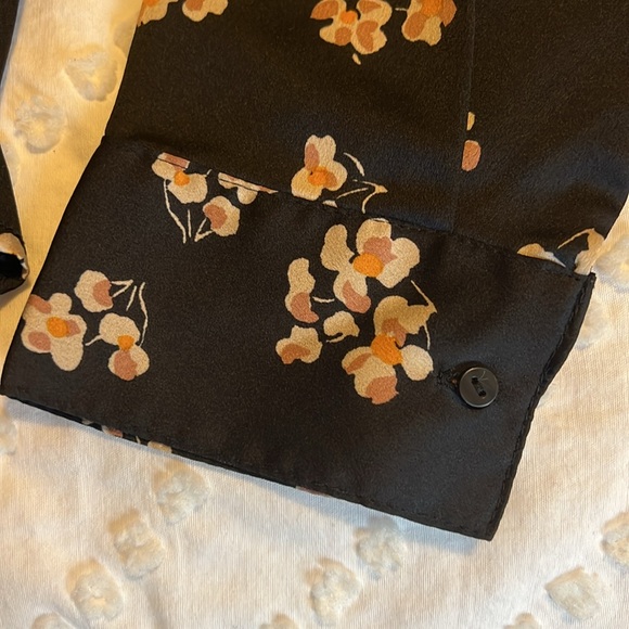 Dynamite floral satin blouse - Picture 3 of 4